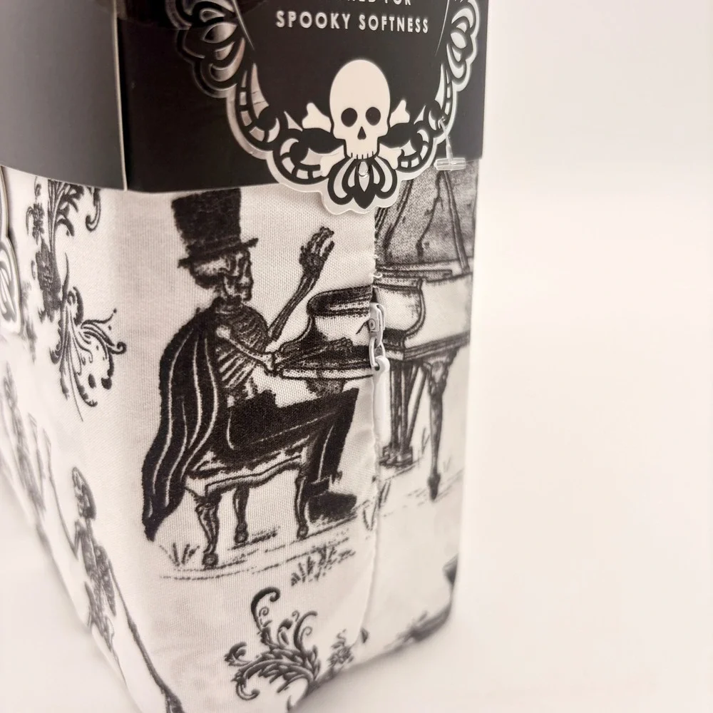 Madame Bones Queen Sheet Set 4pc Skeleton Toile Black White Spooky Halloween NEW
